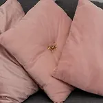 Cosy With Parking & Balcony By Renters Apartmán