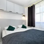 Apartmán Cosy With Parking & Balcony By Renters