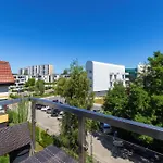 Cosy With Parking & Balcony By Renters 아파트 *