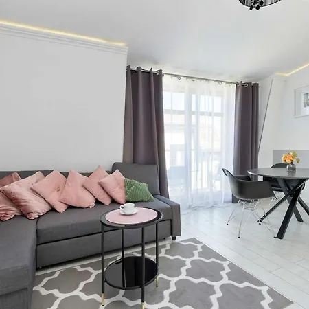 Cosy With Parking & Balcony By Renters Appartamento Sopot
