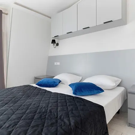 Appartamento Cosy With Parking & Balcony By Renters