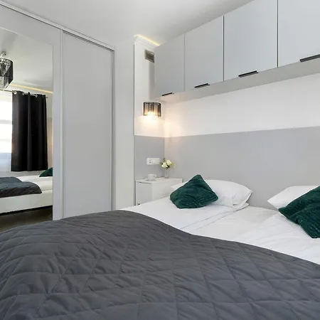 Cosy With Parking & Balcony By Renters