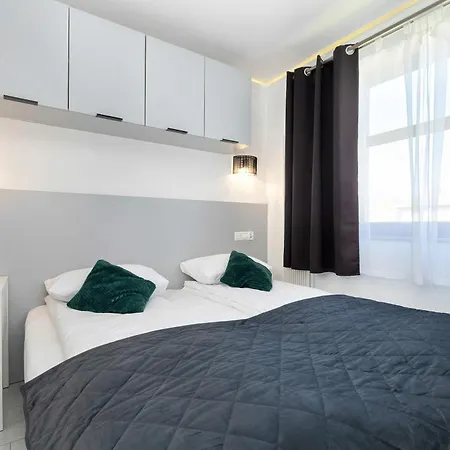 Appartamento Cosy With Parking & Balcony By Renters