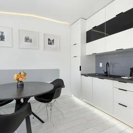 Cosy With Parking & Balcony By Renters Appartamento Sopot