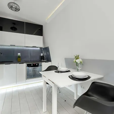Cosy With Parking & Balcony By Renters Appartamento *