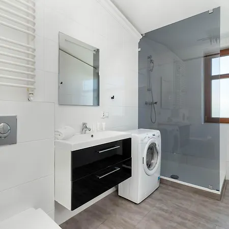 Cosy With Parking & Balcony By Renters Appartamento