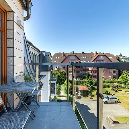 Cosy With Parking & Balcony By Renters Appartamento
