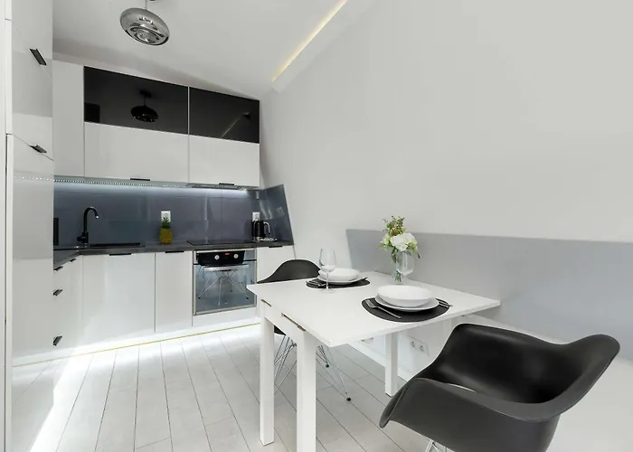 Cosy With Parking & Balcony By Renters Appartamento *