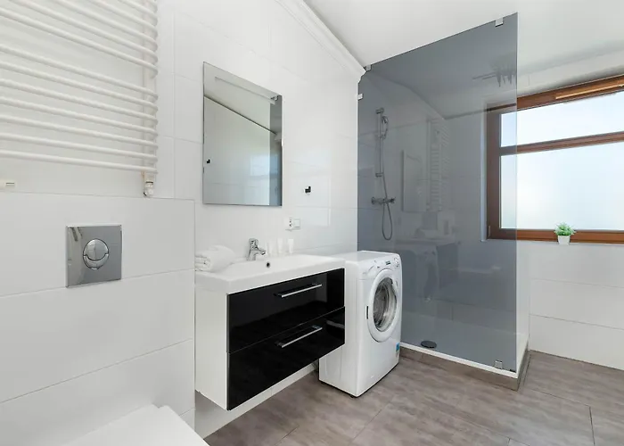 Cosy With Parking & Balcony By Renters Appartamento