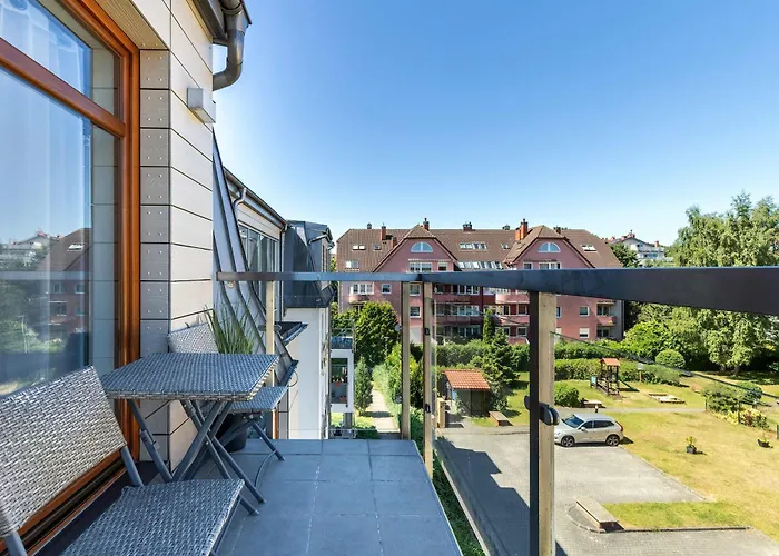 Cosy With Parking & Balcony By Renters Appartamento