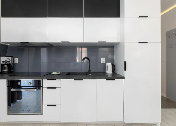 Appartamento Cosy With Parking & Balcony By Renters